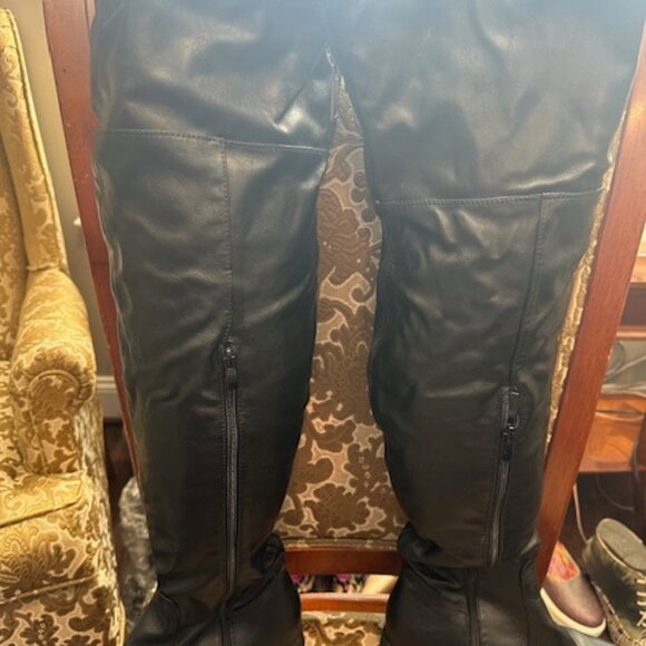 RENEE BLACK OVER THE KNEE BOOTS.  ALMOST NEW - WORN ONCE. SZ 7 - Picture 3 of 5